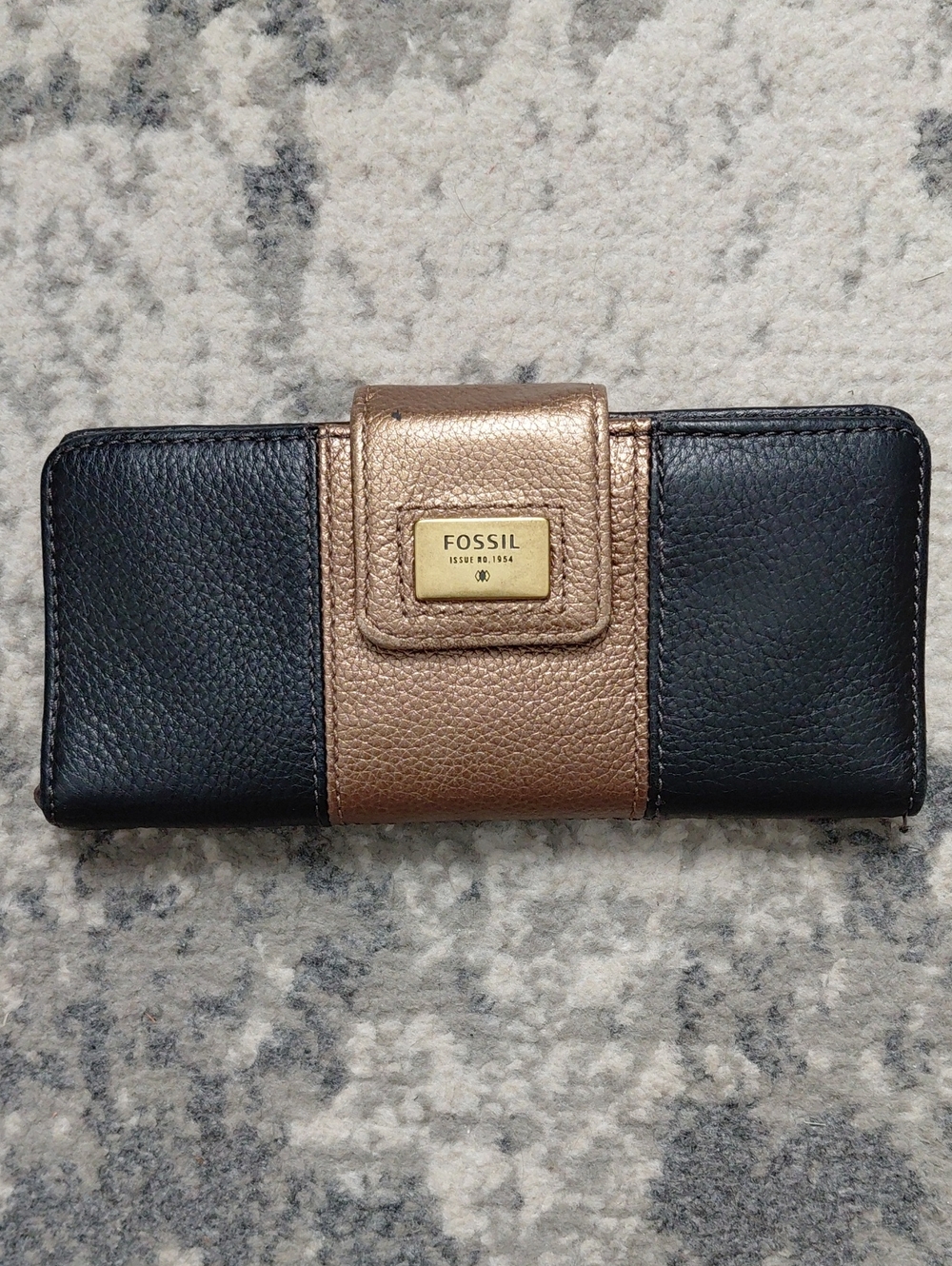 Fossil Black and Metallic Gold Leather Continental Wallet